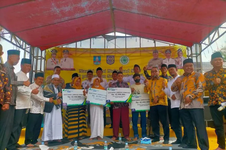 BPJAMSOSTEK Serang Raya beri santunan ahli waris dari empat petani dan pedagang meninggal dunia di Kecamatan Petir, Serang