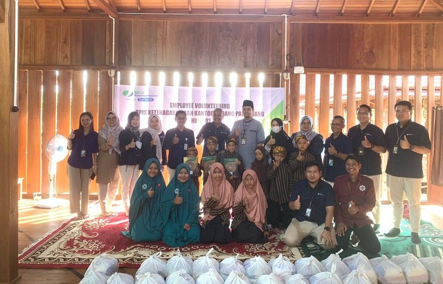 BPJamsostek Salurkan Bantuan ke Desa Quran RTYD Palembang