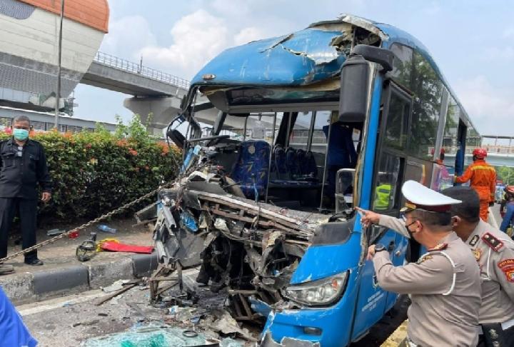Korban Tabrakan Bus Transjakarta Dapat Perawatan Unlimited dari BPJAMSOSTEK